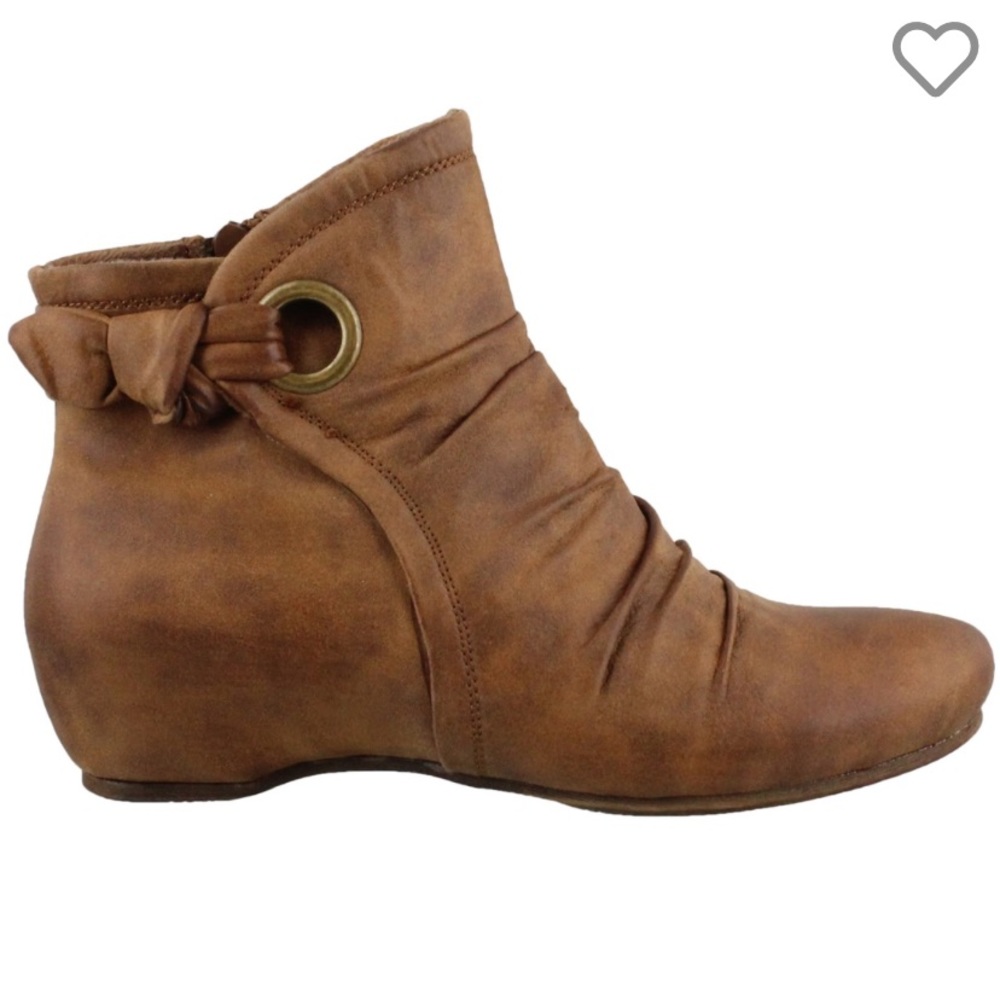 Baretraps Salie 9.5 low ankle bootie in cognac whiskey